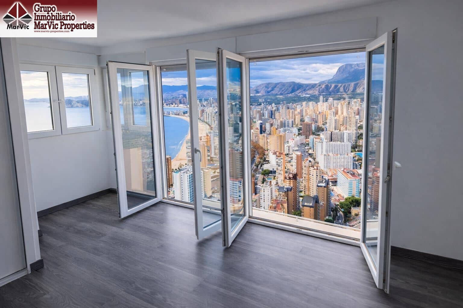 2 Zimmer Penthouse zu verkaufen in Benidorm mit Pool - 890.000 € (Ref: 9634332)