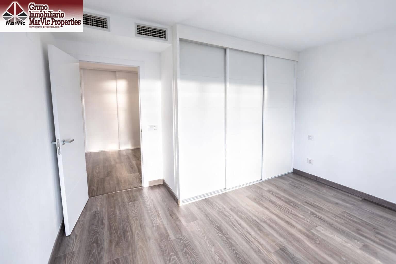 2 Zimmer Penthouse zu verkaufen in Benidorm mit Pool - 890.000 € (Ref: 9634332)