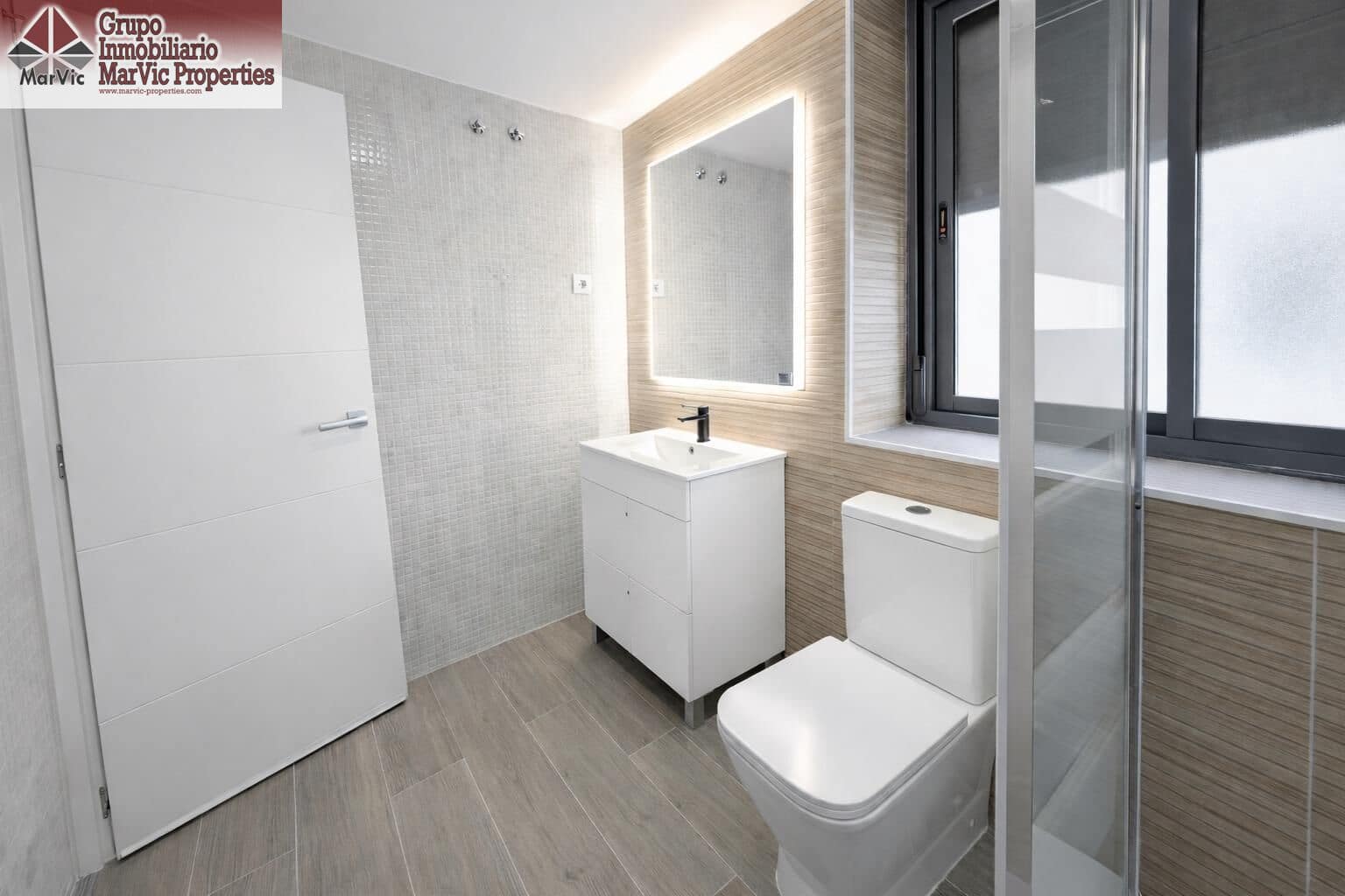 2 Zimmer Penthouse zu verkaufen in Benidorm mit Pool - 890.000 € (Ref: 9634332)