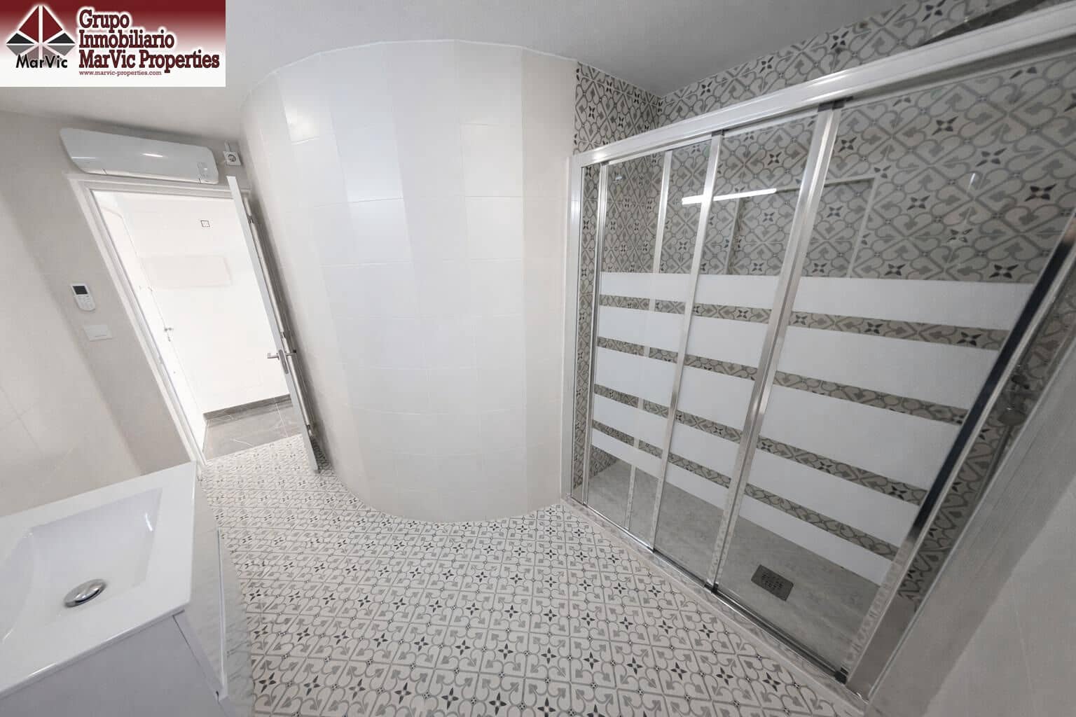 2 Zimmer Penthouse zu verkaufen in Benidorm mit Pool - 890.000 € (Ref: 9634332)