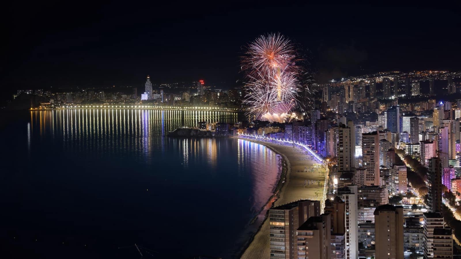 2 Zimmer Penthouse zu verkaufen in Benidorm mit Pool - 890.000 € (Ref: 9634332)