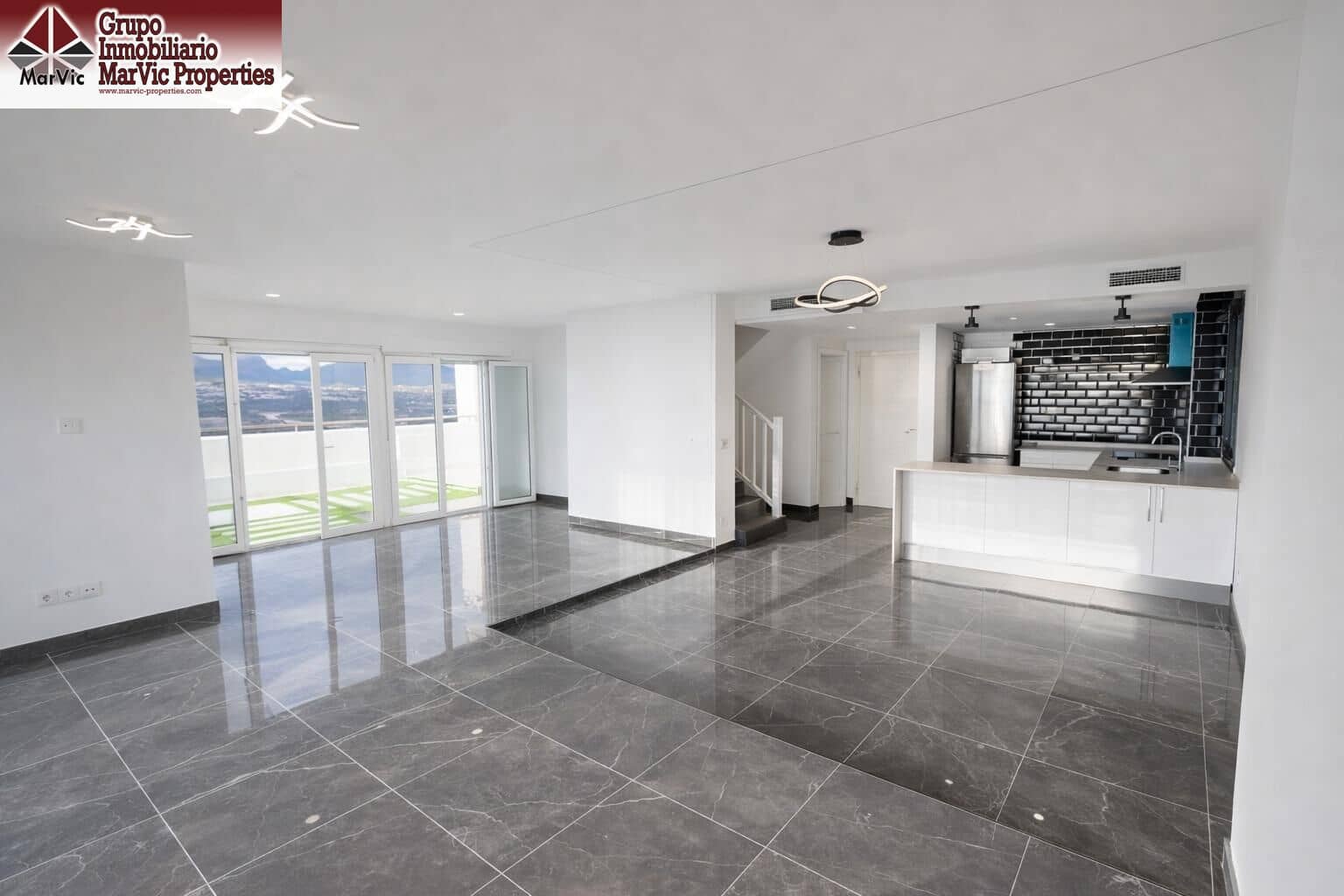 2 Zimmer Penthouse zu verkaufen in Benidorm mit Pool - 890.000 € (Ref: 9634332)