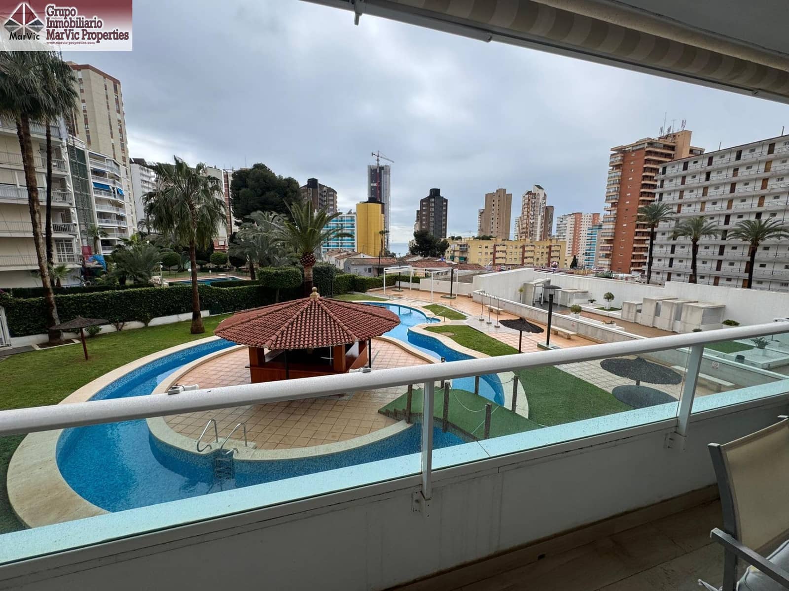 1 Zimmer Apartment zu vermieten in Benidorm mit Pool - 850 € (Ref: 9686484)