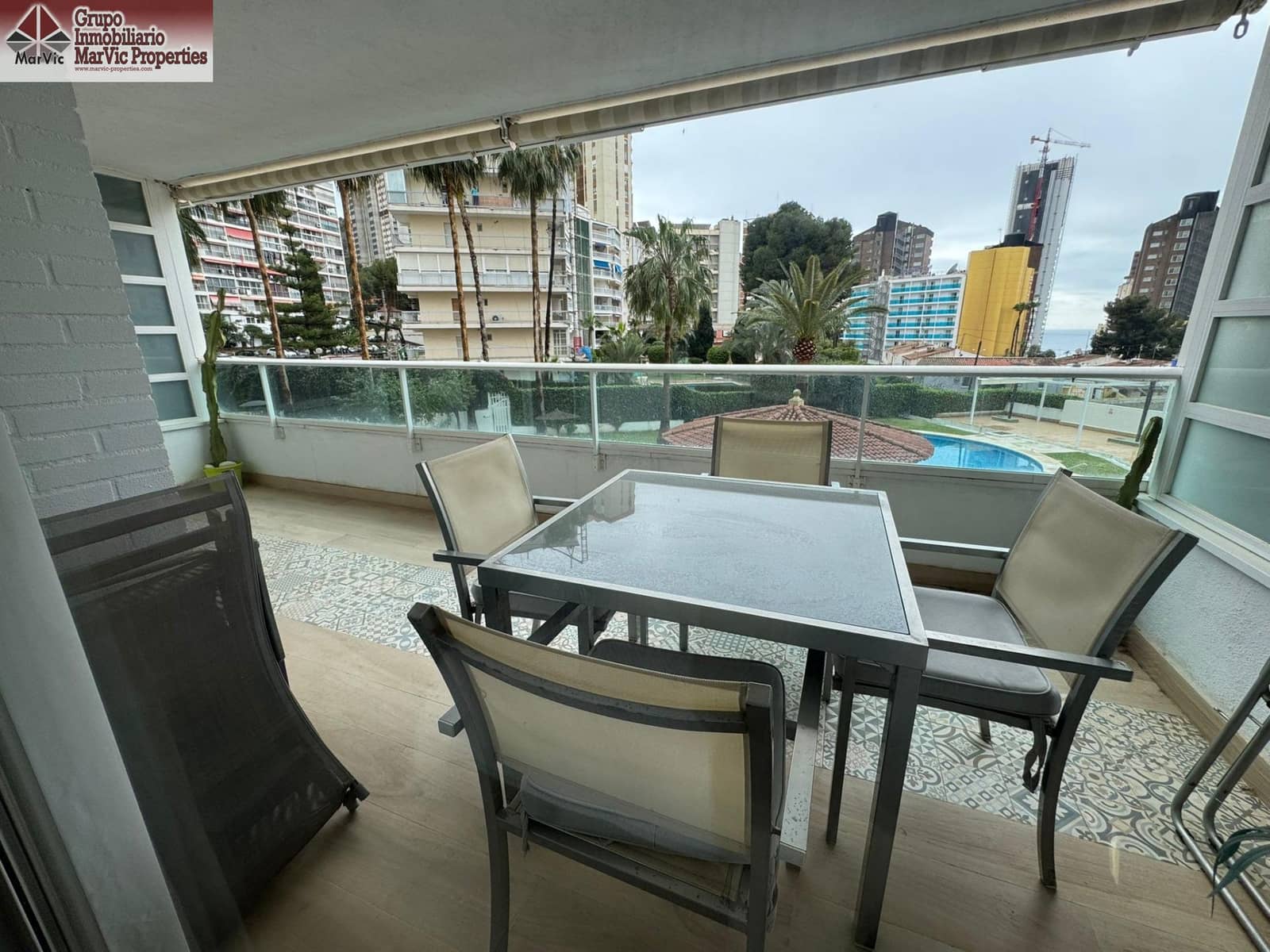 1 Zimmer Apartment zu vermieten in Benidorm mit Pool - 850 € (Ref: 9686484)