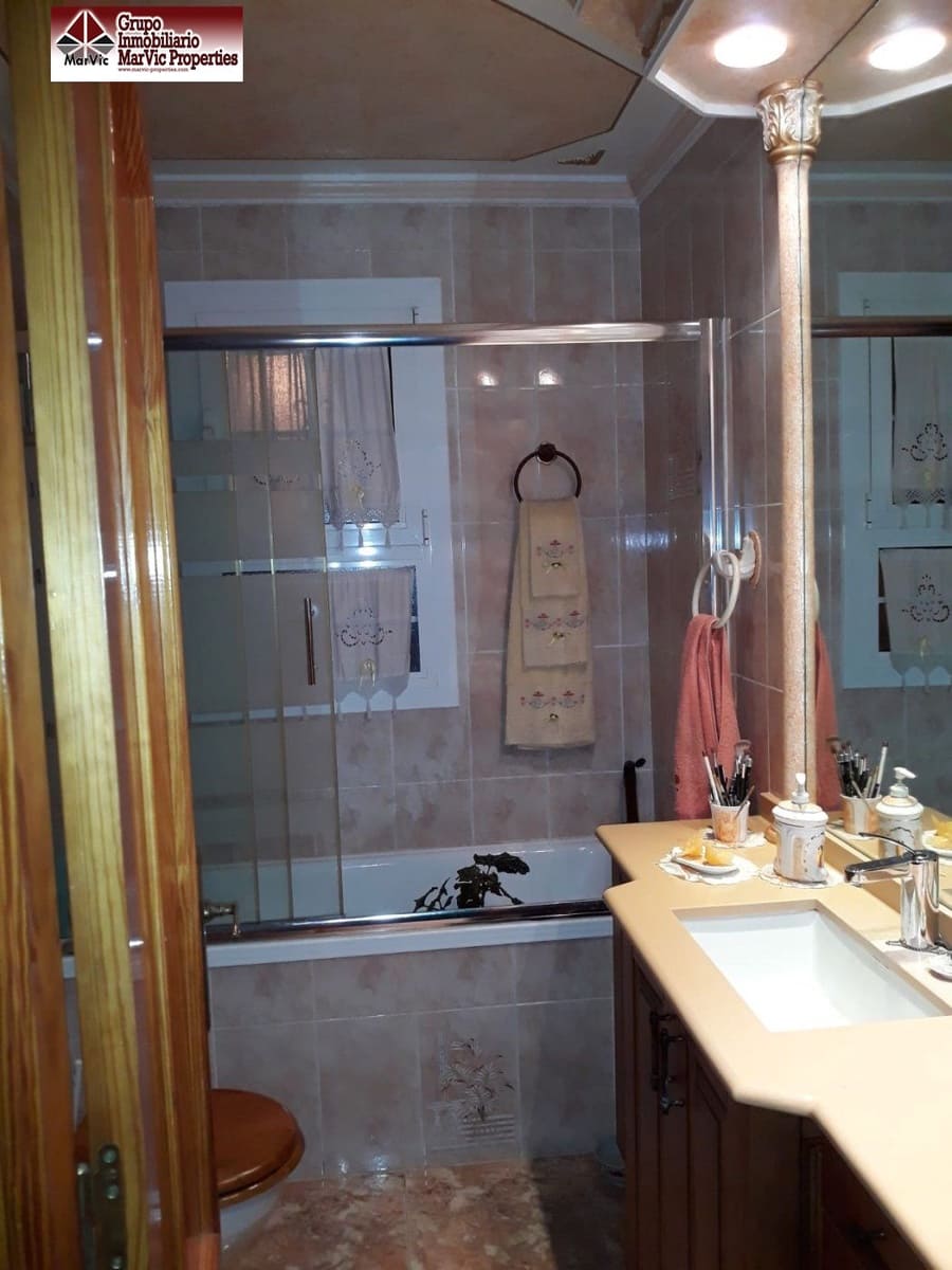 6 bedroom Villa for sale in La Nucia with pool garage - € 336,000 (Ref: 9711999)