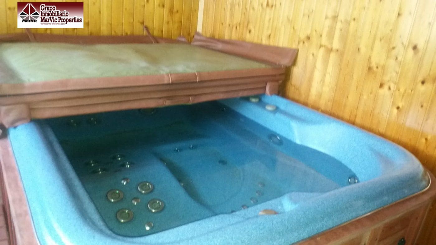 6 bedroom Villa for sale in La Nucia with pool garage - € 336,000 (Ref: 9711999)