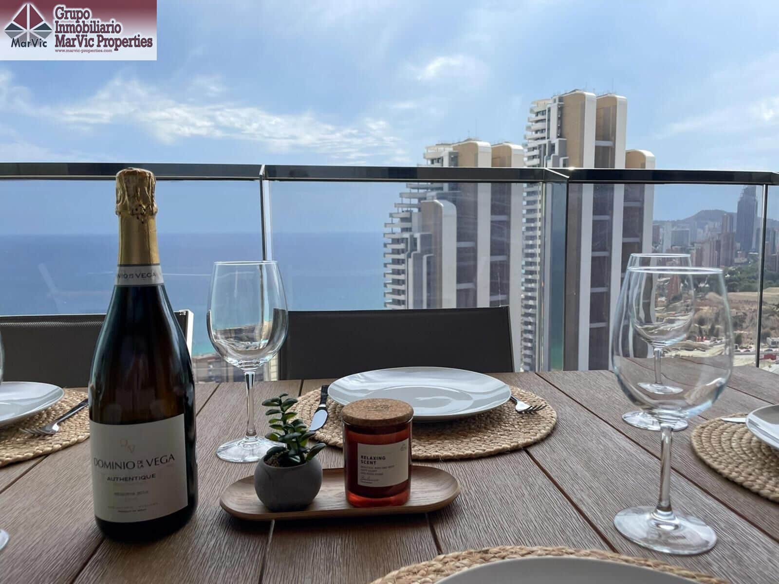 2 sovrum Lägenhet till salu i Benidorm med pool - 599 000 € (Ref: 9714964)