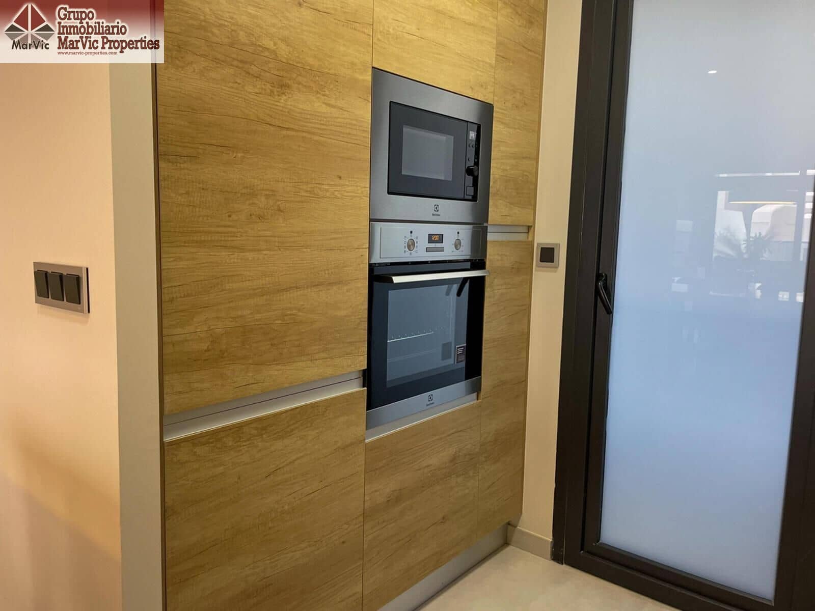 2 sovrum Lägenhet till salu i Benidorm med pool - 599 000 € (Ref: 9714964)