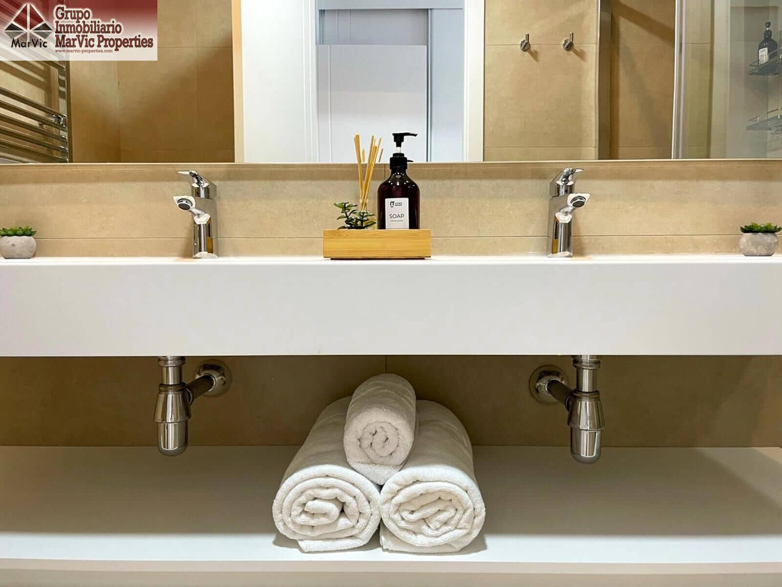 2 sovrum Lägenhet till salu i Benidorm med pool - 599 000 € (Ref: 9714964)