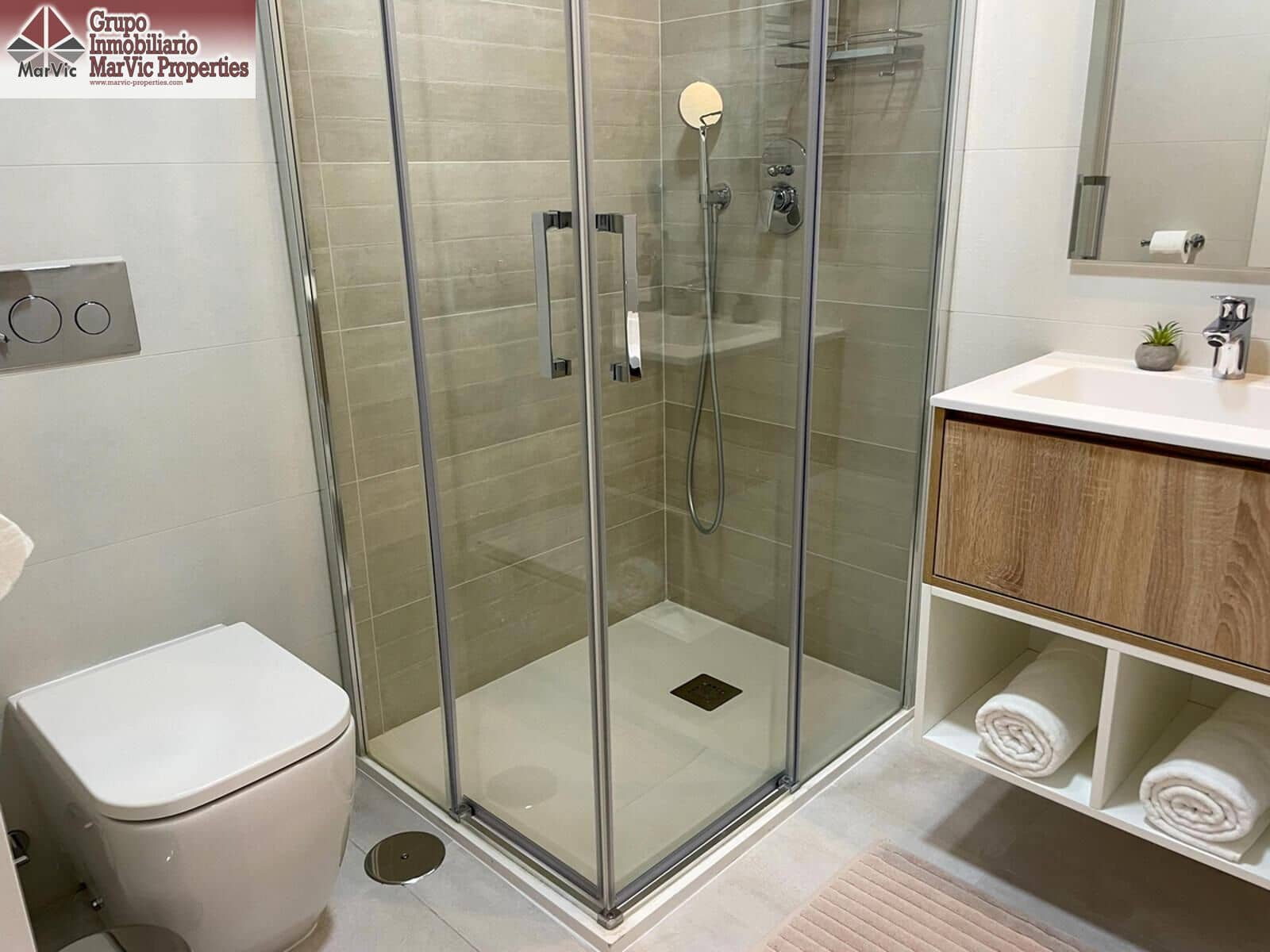 2 sovrum Lägenhet till salu i Benidorm med pool - 599 000 € (Ref: 9714964)