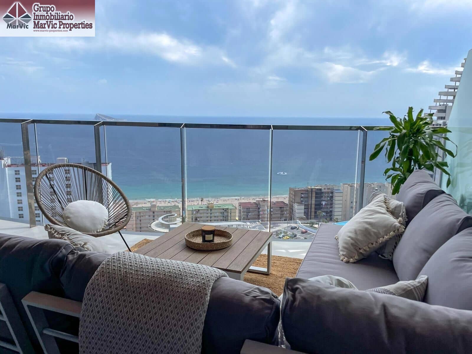 2 sovrum Lägenhet till salu i Benidorm med pool - 599 000 € (Ref: 9714964)