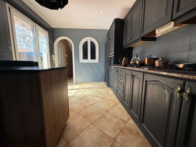 7 soverom Kjedet enebolig til salgs i La Nucia med garasje - € 480 000 (Ref: 9714966)