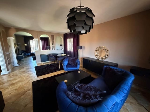 7 bedroom Semi-detached Villa for sale in La Nucia with garage - € 480,000 (Ref: 9714966)