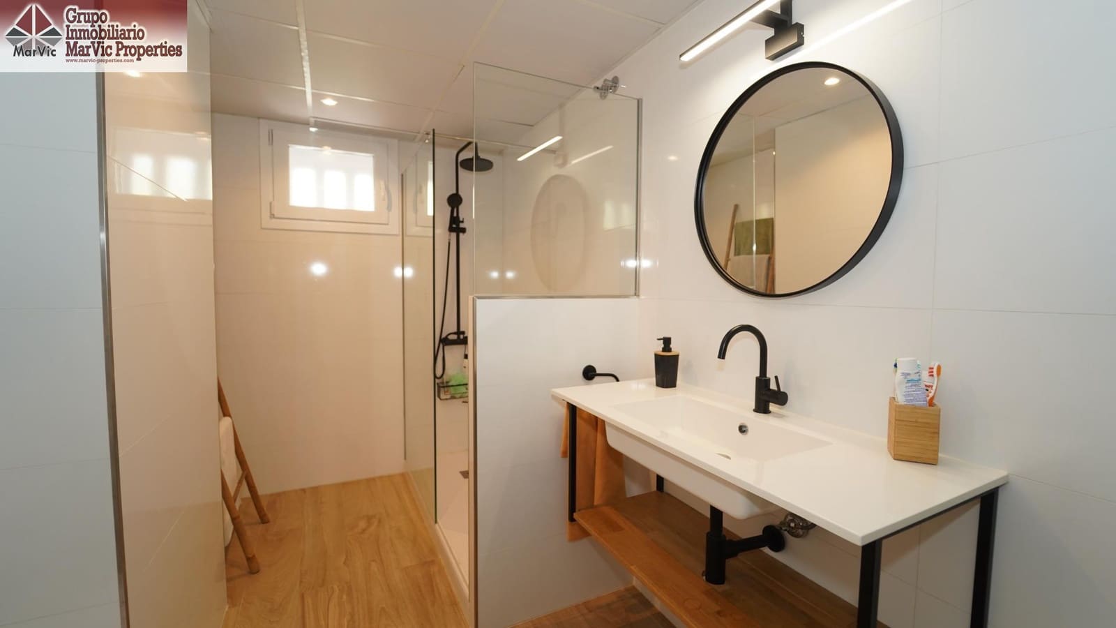 Piso de 3 habitaciones en Benidorm en alquiler - 1.800 € (Ref: 9738593)