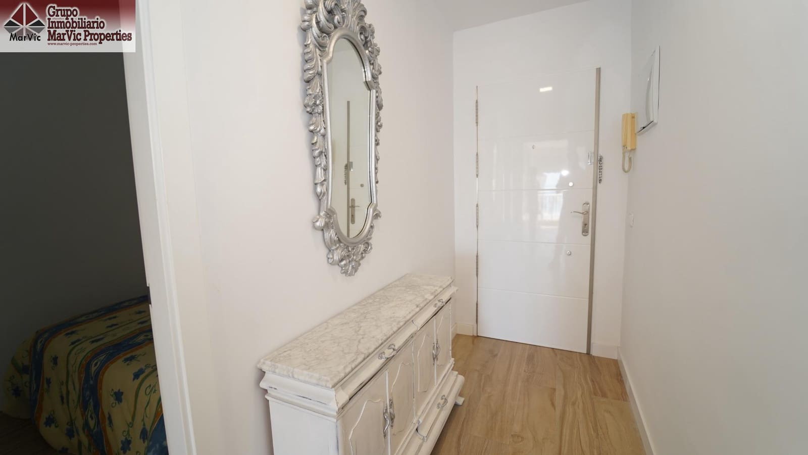 Piso de 3 habitaciones en Benidorm en alquiler - 1.800 € (Ref: 9738593)