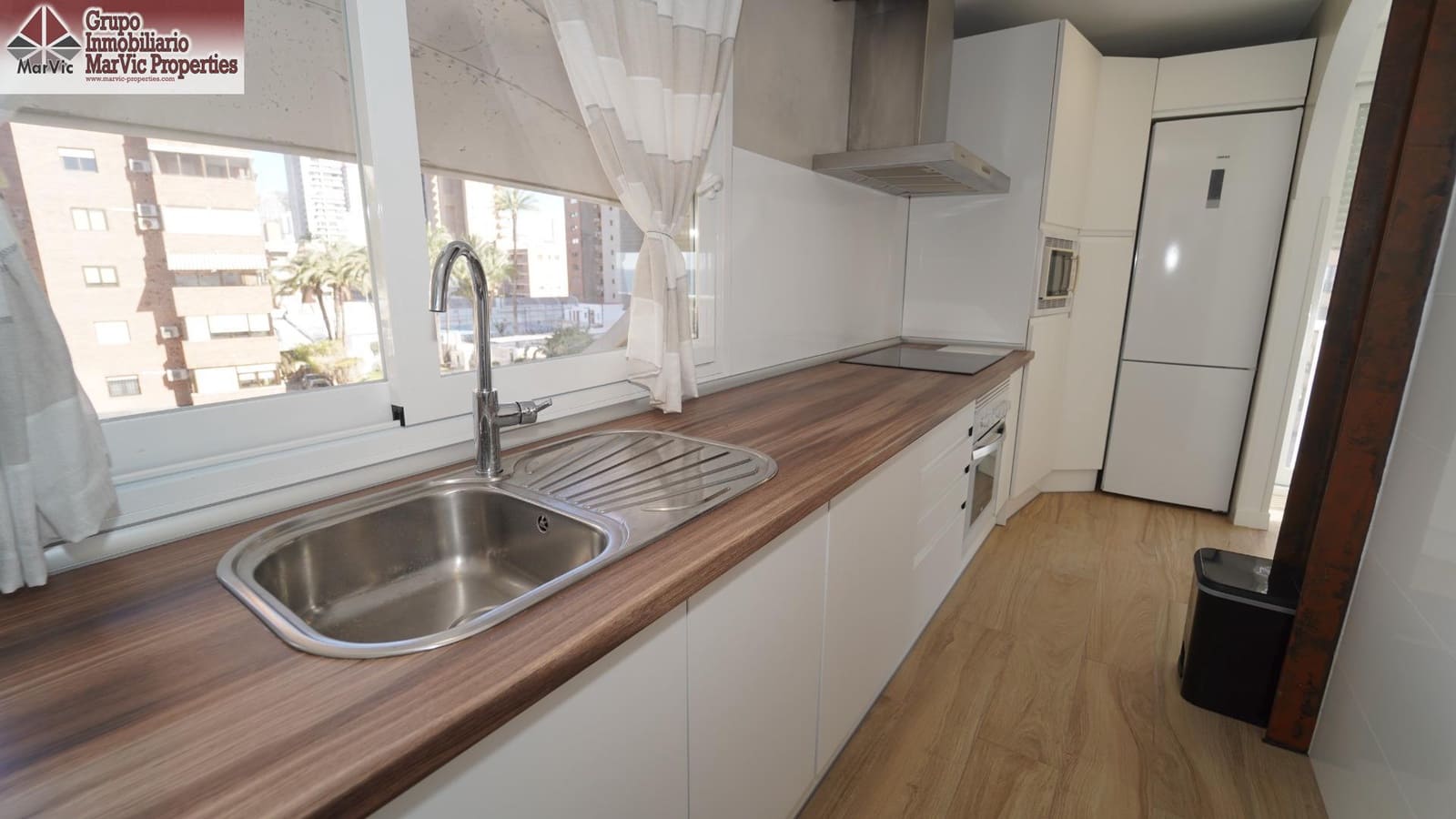 Piso de 3 habitaciones en Benidorm en alquiler - 1.800 € (Ref: 9738593)