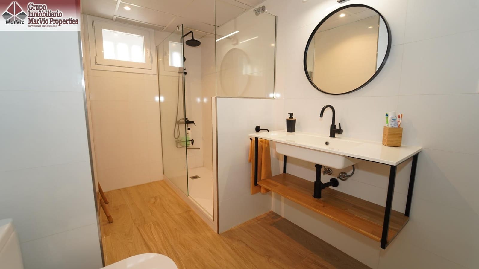 Piso de 3 habitaciones en Benidorm en alquiler - 1.800 € (Ref: 9738593)