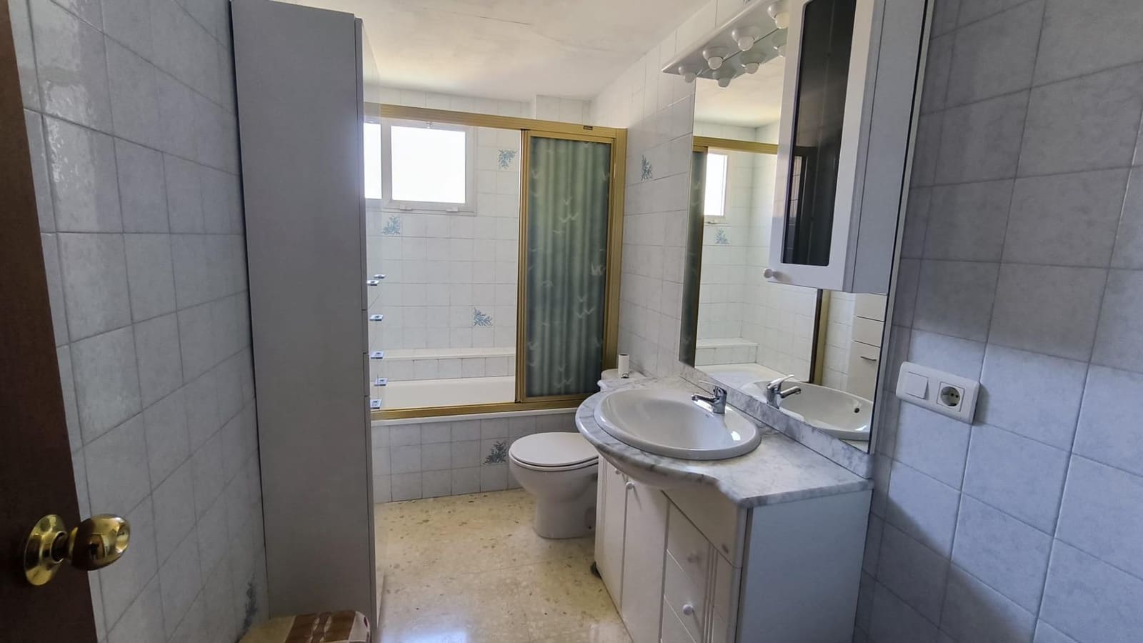 Piso de 3 habitaciones en Benidorm en venta con piscina - 278.000 € (Ref: 9741764)