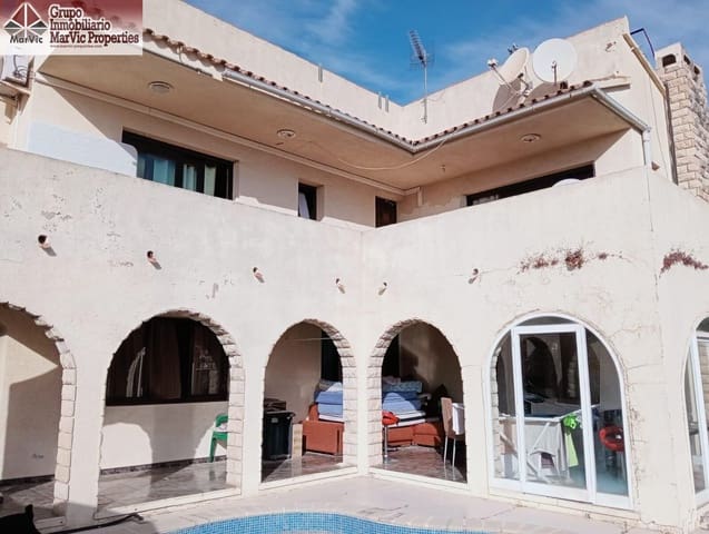 5 quarto Moradia para venda em La Nucia com piscina - 299 000 € (Ref: 9758994)