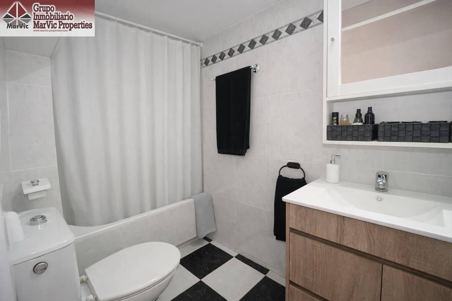 Piso de 2 habitaciones en Benidorm en venta con piscina - 189.000 € (Ref: 9773096)