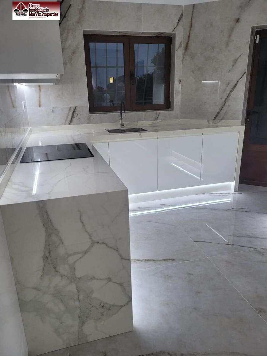 6 quarto Moradia para venda em La Nucia com piscina - 630 000 € (Ref: 9783024)