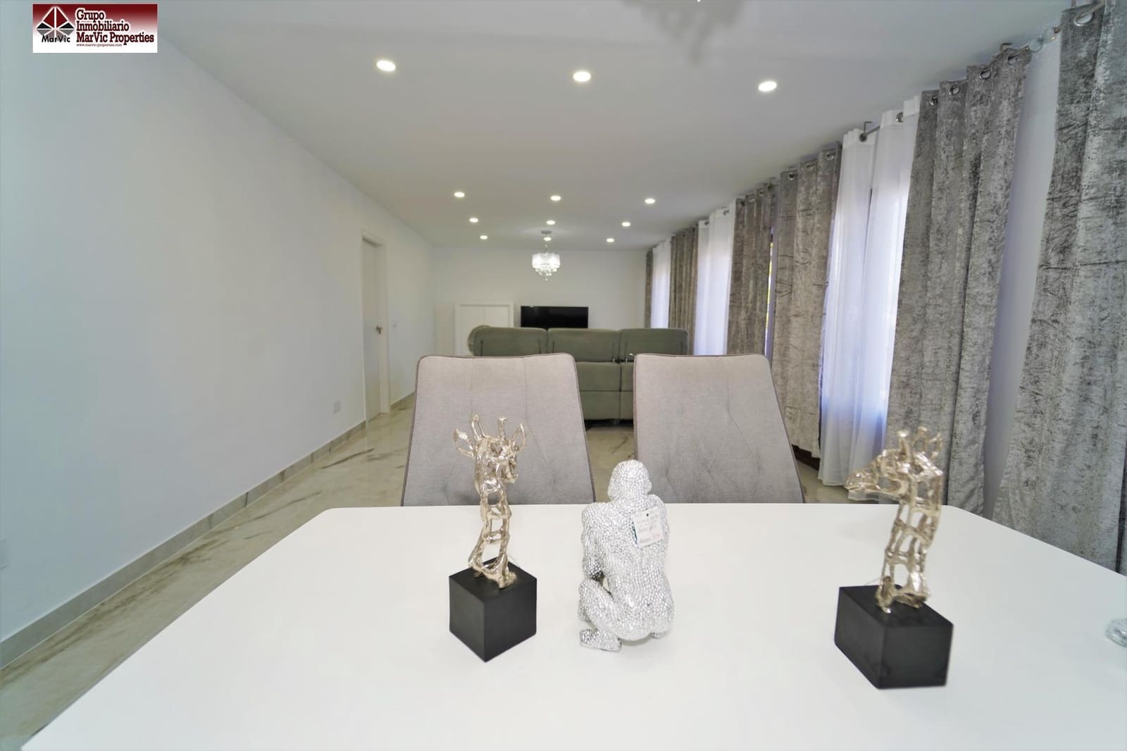 6 quarto Moradia para venda em La Nucia com piscina - 630 000 € (Ref: 9783024)