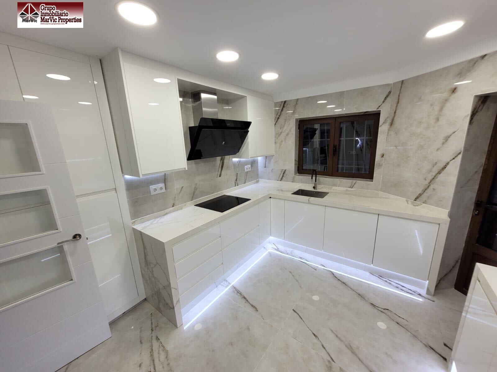 6 quarto Moradia para venda em La Nucia com piscina - 630 000 € (Ref: 9783024)