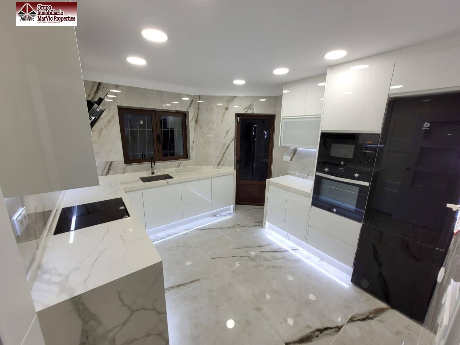 6 quarto Moradia para venda em La Nucia com piscina - 630 000 € (Ref: 9783024)