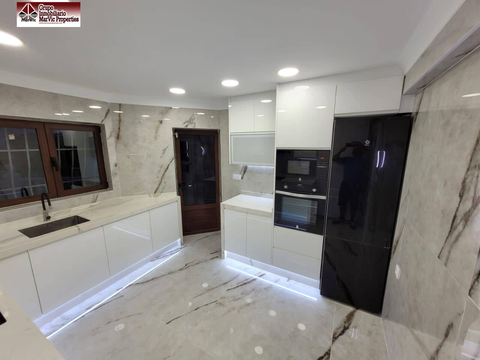 6 quarto Moradia para venda em La Nucia com piscina - 630 000 € (Ref: 9783024)