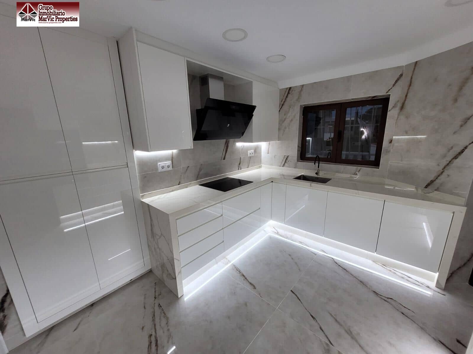 6 quarto Moradia para venda em La Nucia com piscina - 630 000 € (Ref: 9783024)