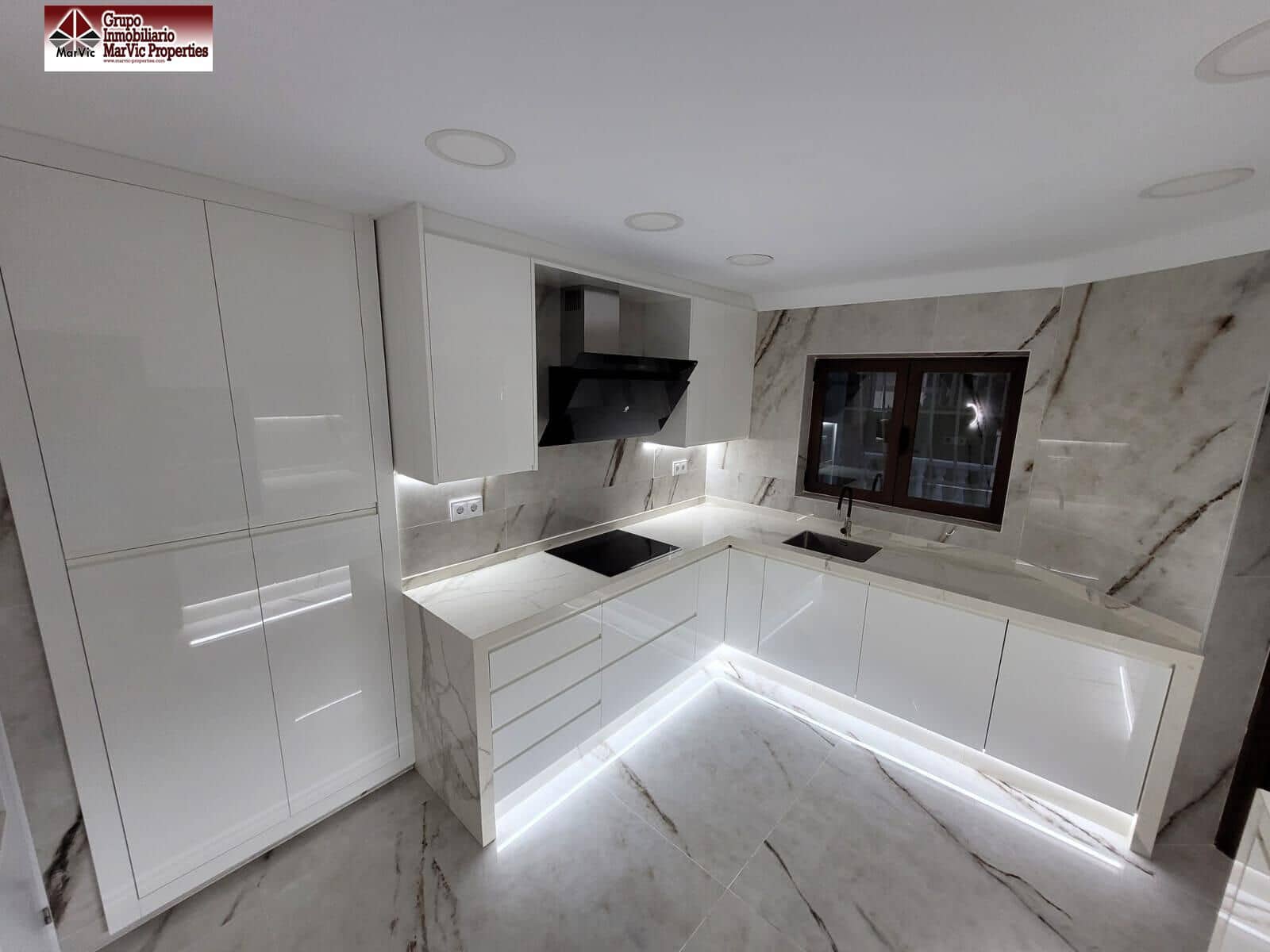 6 quarto Moradia para venda em La Nucia com piscina - 630 000 € (Ref: 9783024)