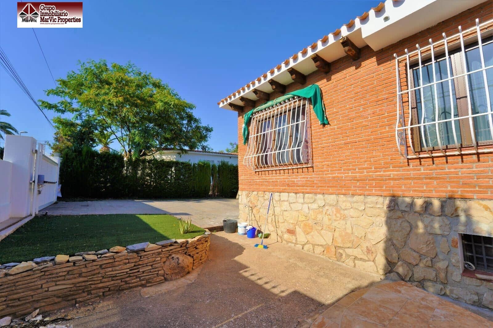 6 quarto Moradia para venda em La Nucia com piscina - 630 000 € (Ref: 9783024)