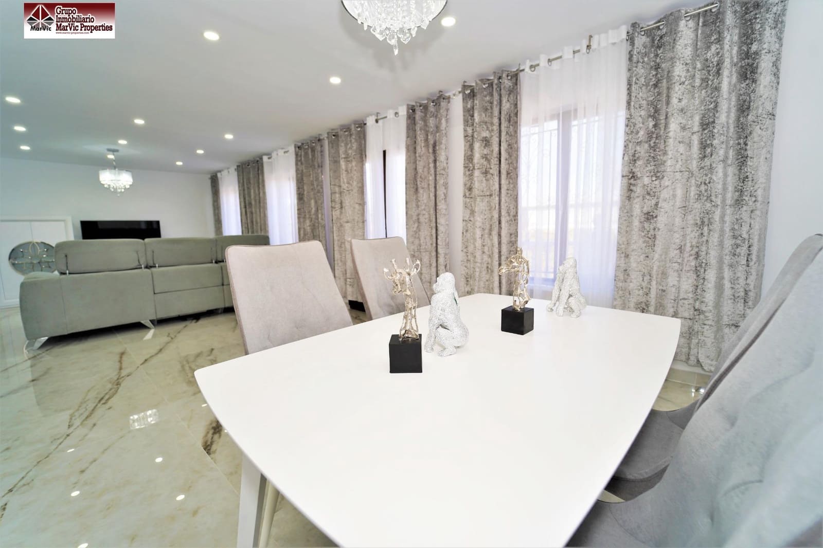 6 quarto Moradia para venda em La Nucia com piscina - 630 000 € (Ref: 9783024)