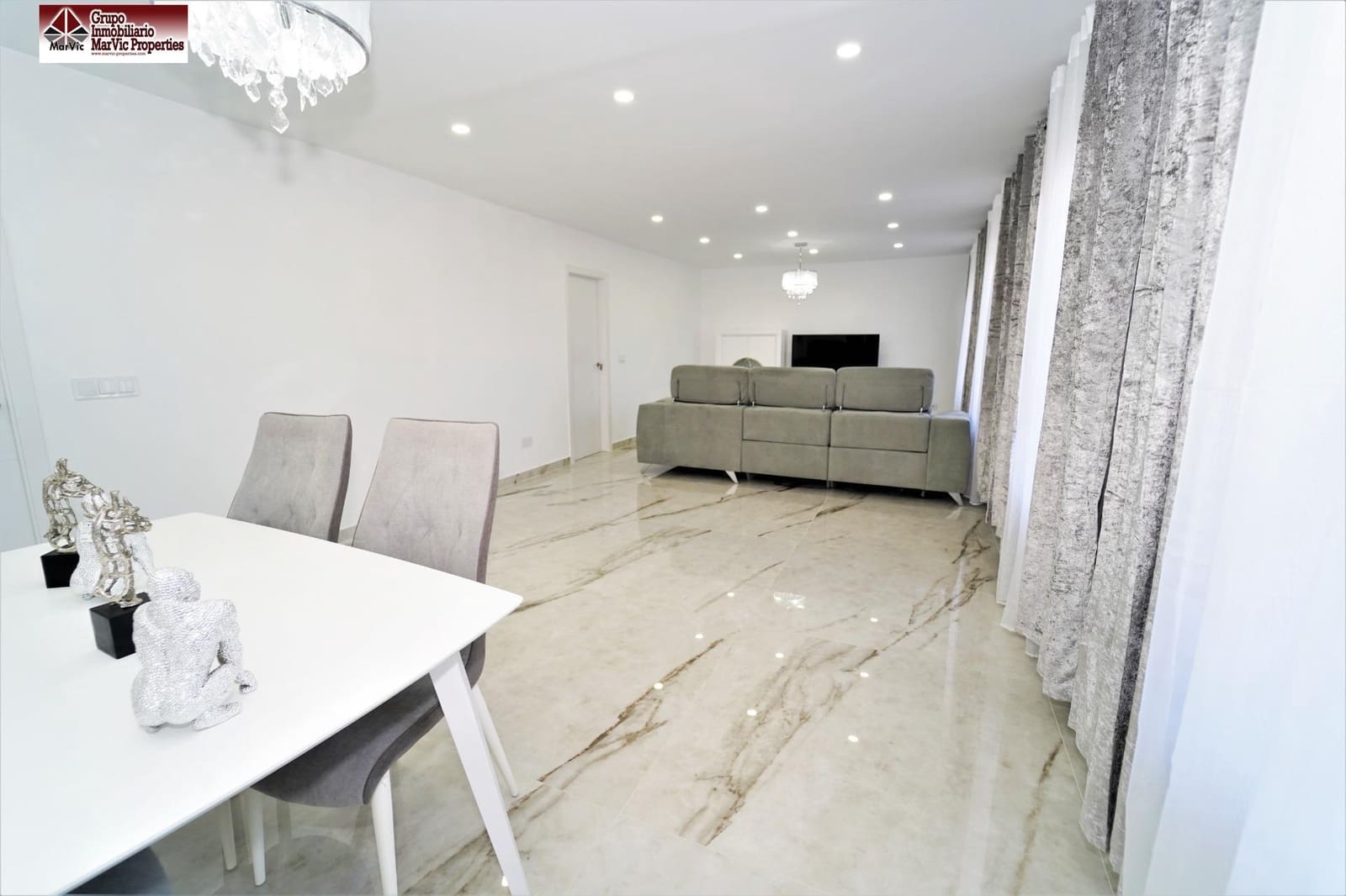 6 quarto Moradia para venda em La Nucia com piscina - 630 000 € (Ref: 9783024)