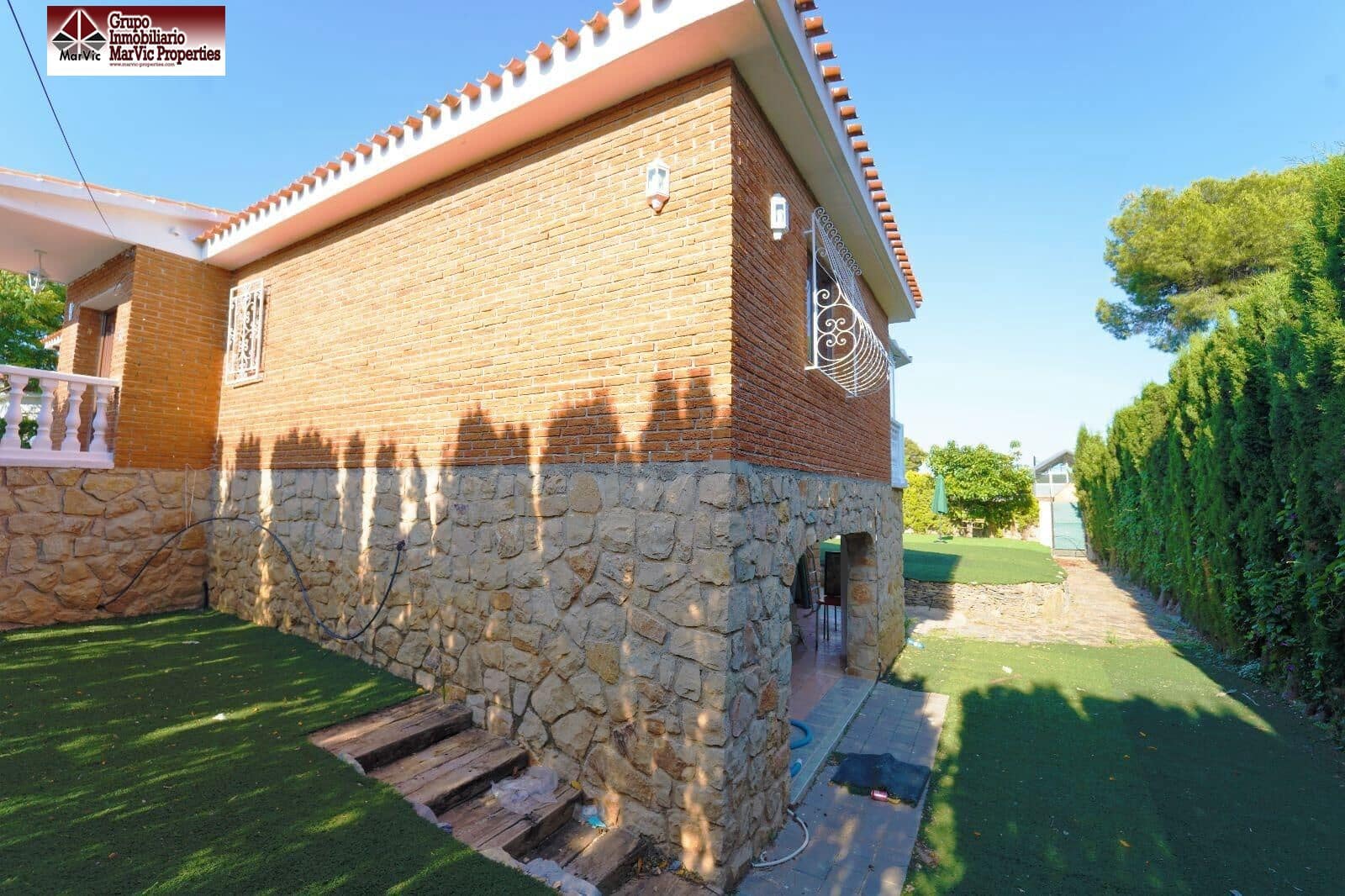 6 quarto Moradia para venda em La Nucia com piscina - 630 000 € (Ref: 9783024)