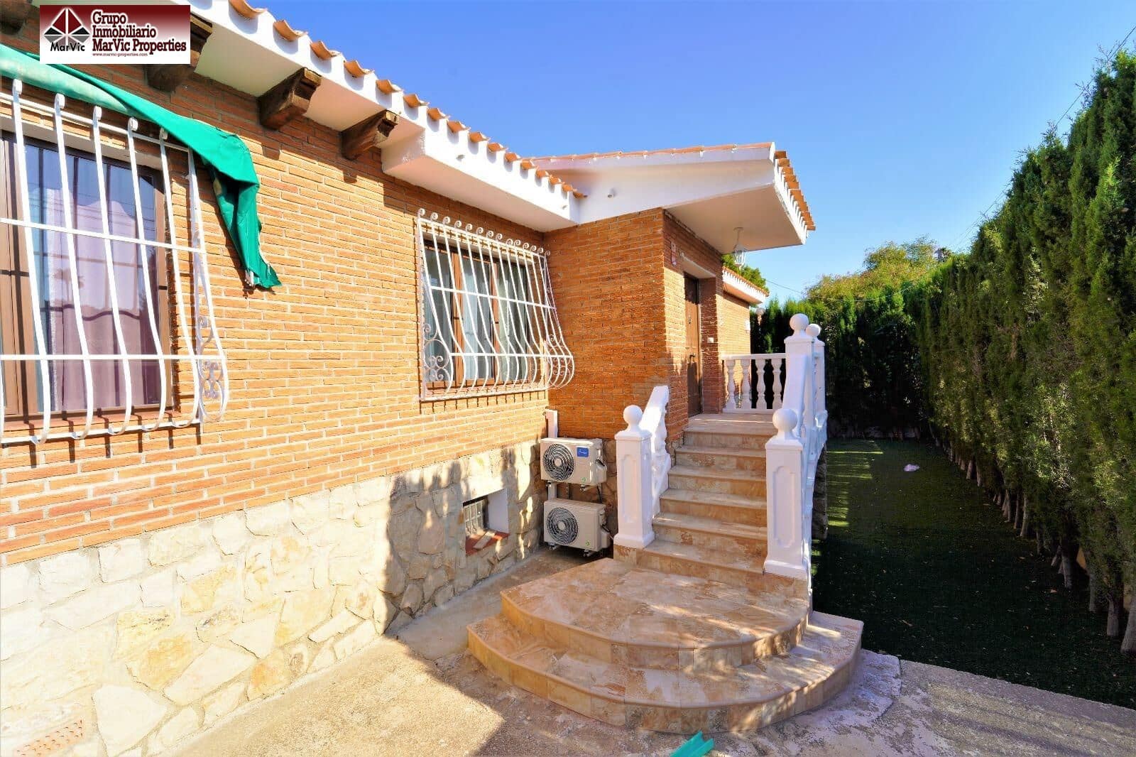 6 quarto Moradia para venda em La Nucia com piscina - 630 000 € (Ref: 9783024)