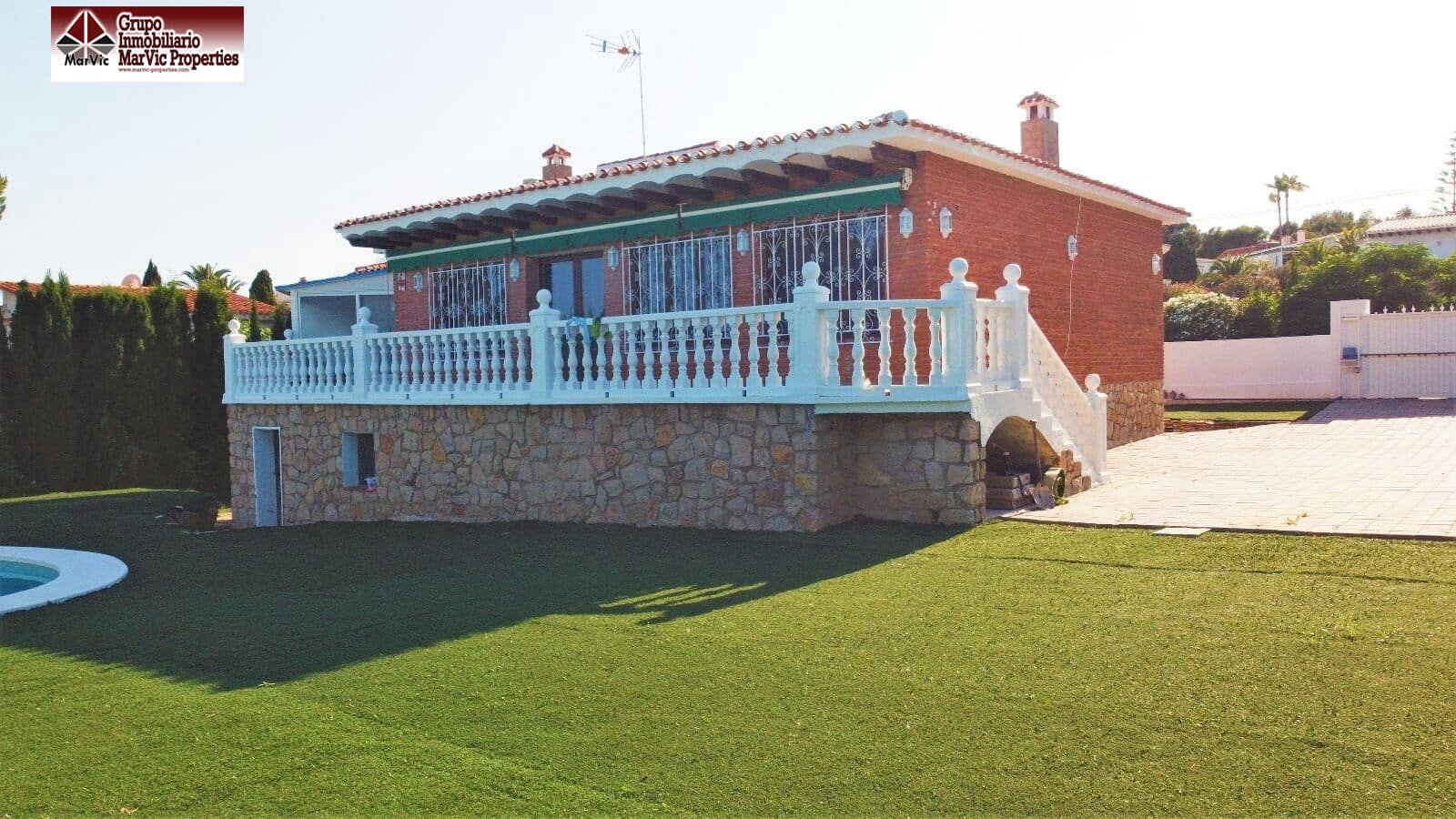 6 quarto Moradia para venda em La Nucia com piscina - 630 000 € (Ref: 9783024)