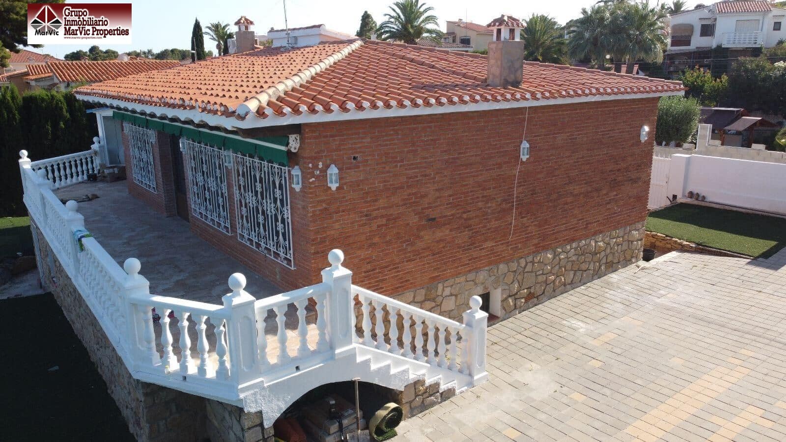 6 quarto Moradia para venda em La Nucia com piscina - 630 000 € (Ref: 9783024)