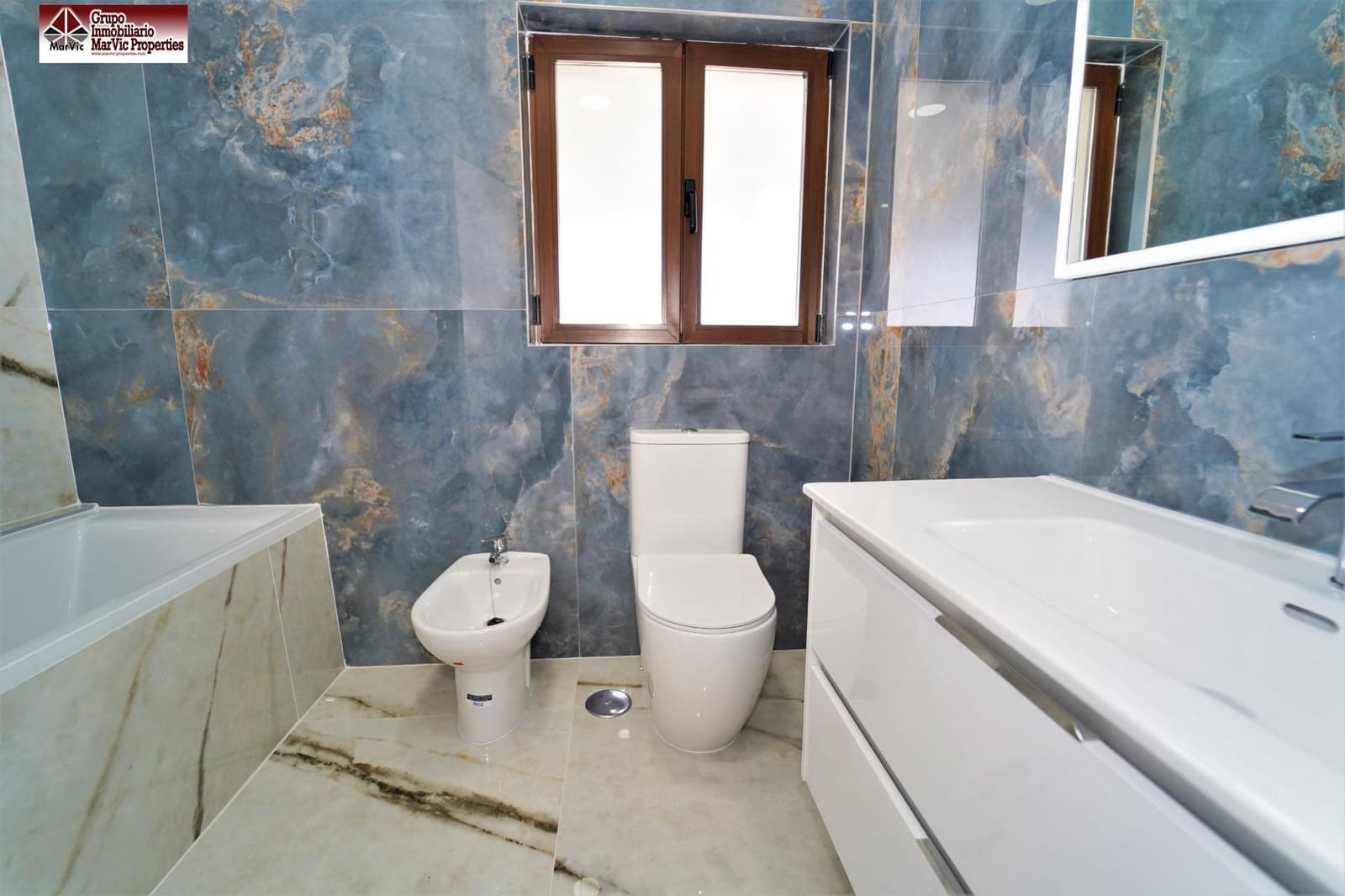 6 quarto Moradia para venda em La Nucia com piscina - 630 000 € (Ref: 9783024)