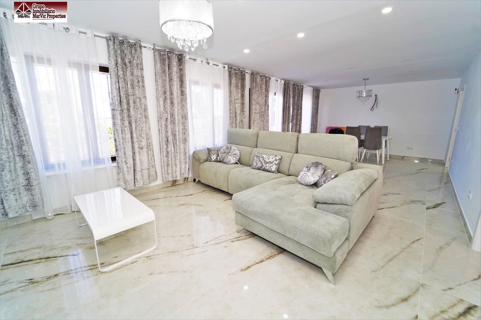 6 quarto Moradia para venda em La Nucia com piscina - 630 000 € (Ref: 9783024)