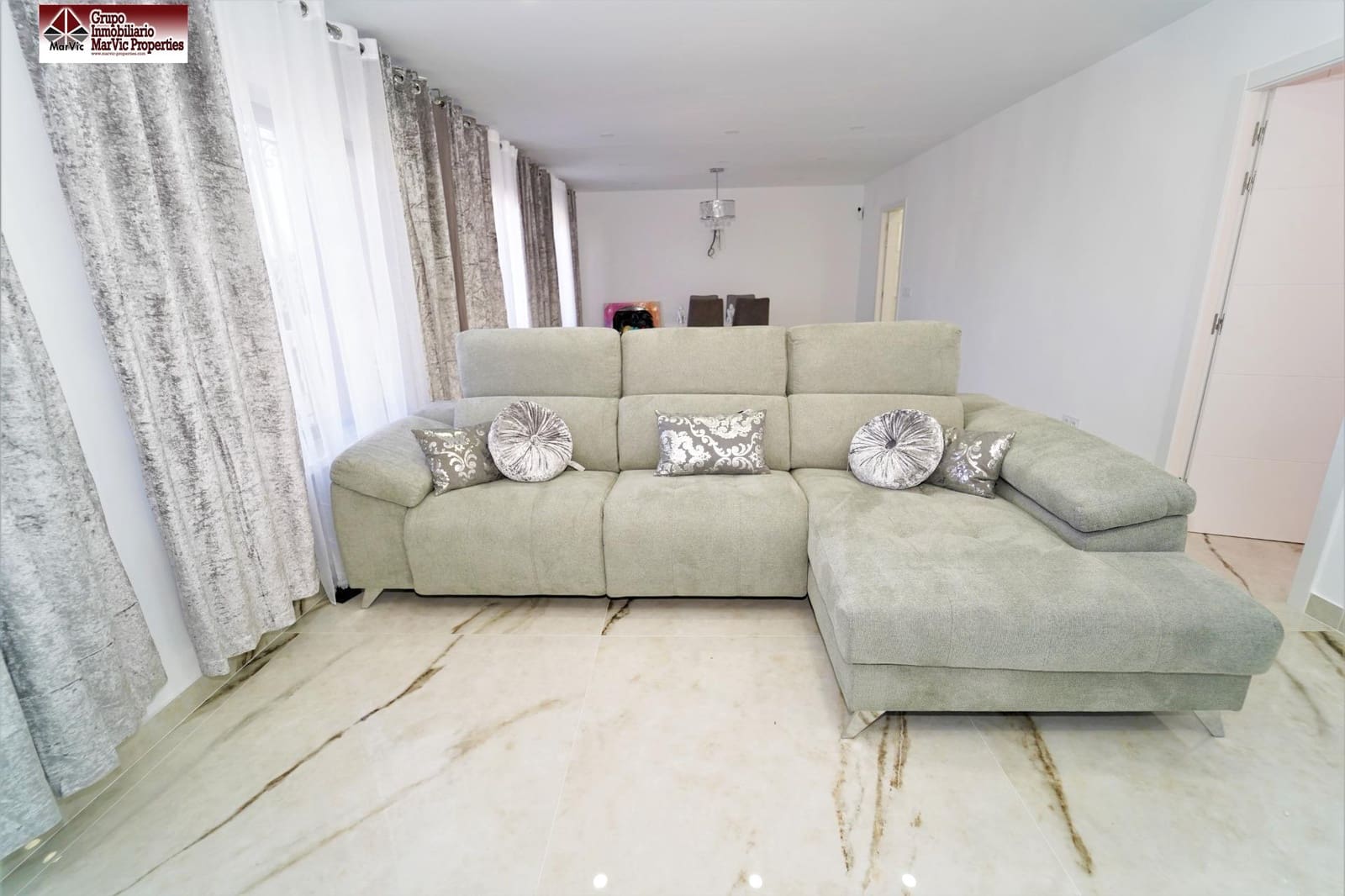 6 quarto Moradia para venda em La Nucia com piscina - 630 000 € (Ref: 9783024)