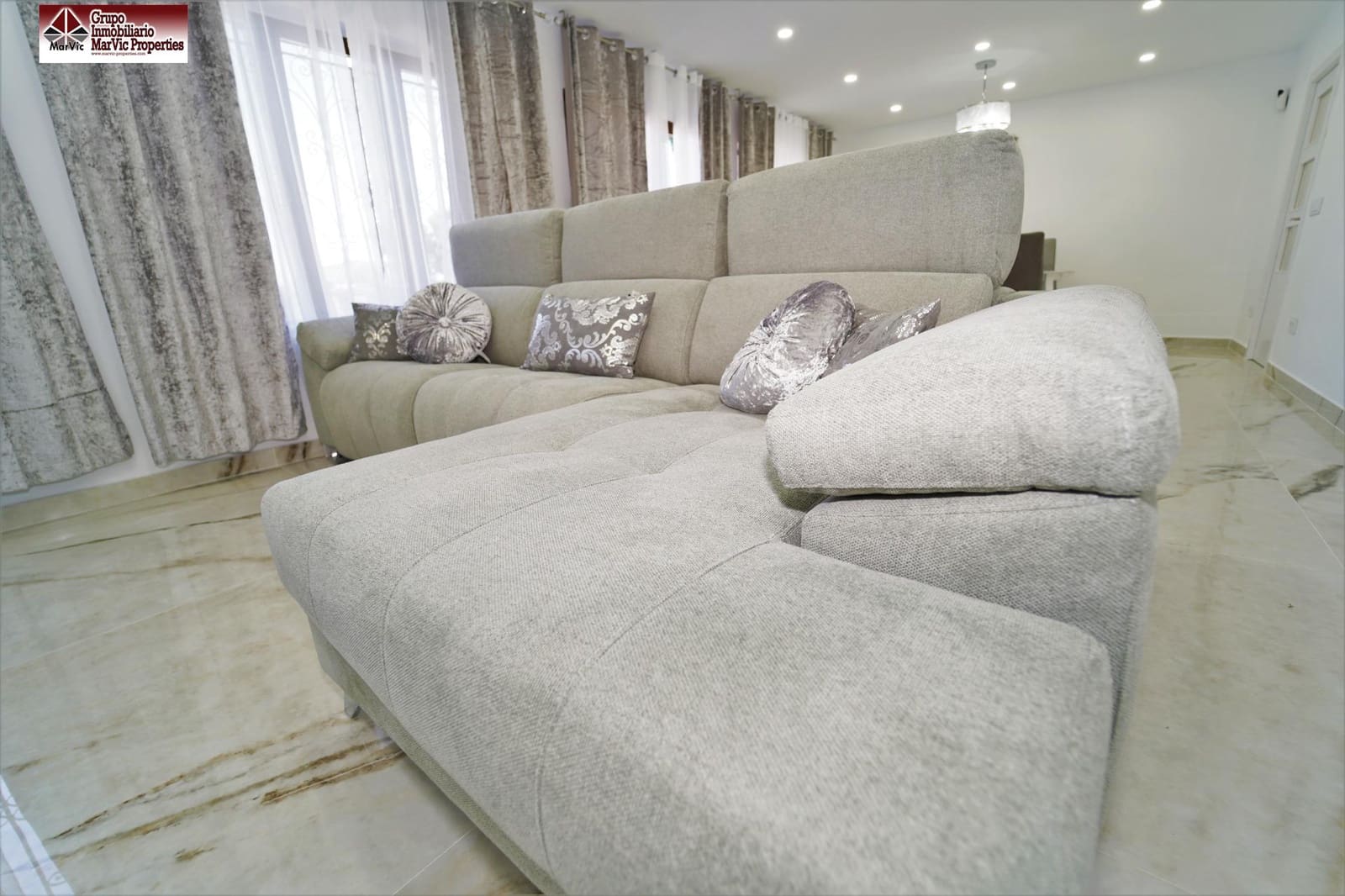 6 quarto Moradia para venda em La Nucia com piscina - 630 000 € (Ref: 9783024)