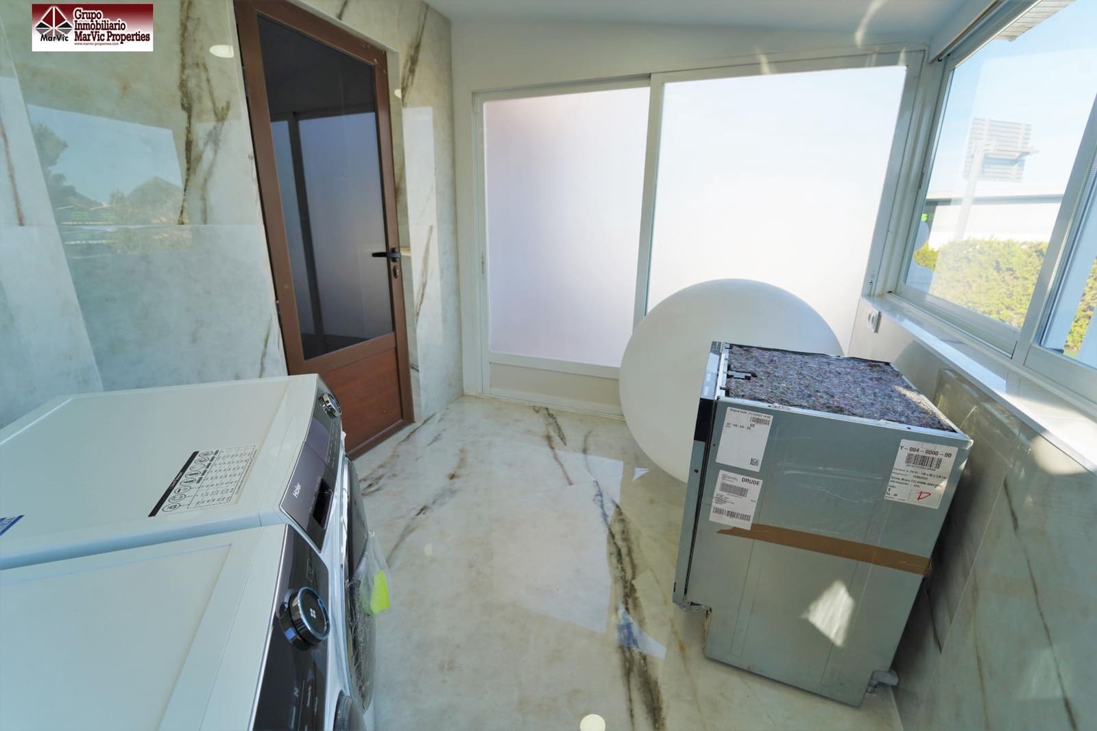 6 quarto Moradia para venda em La Nucia com piscina - 630 000 € (Ref: 9783024)