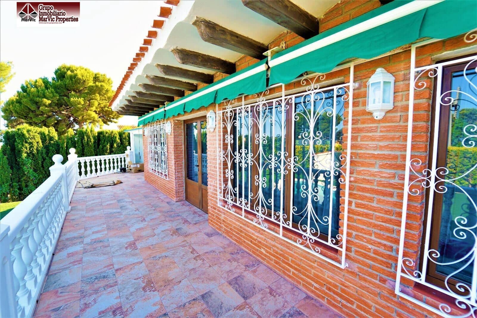 6 quarto Moradia para venda em La Nucia com piscina - 630 000 € (Ref: 9783024)