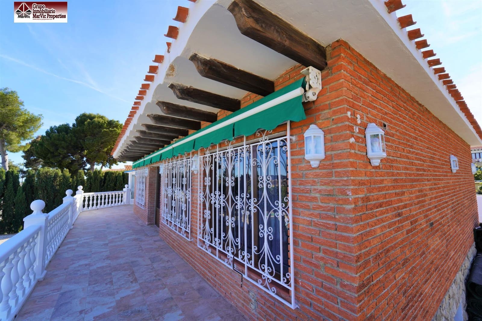 6 quarto Moradia para venda em La Nucia com piscina - 630 000 € (Ref: 9783024)