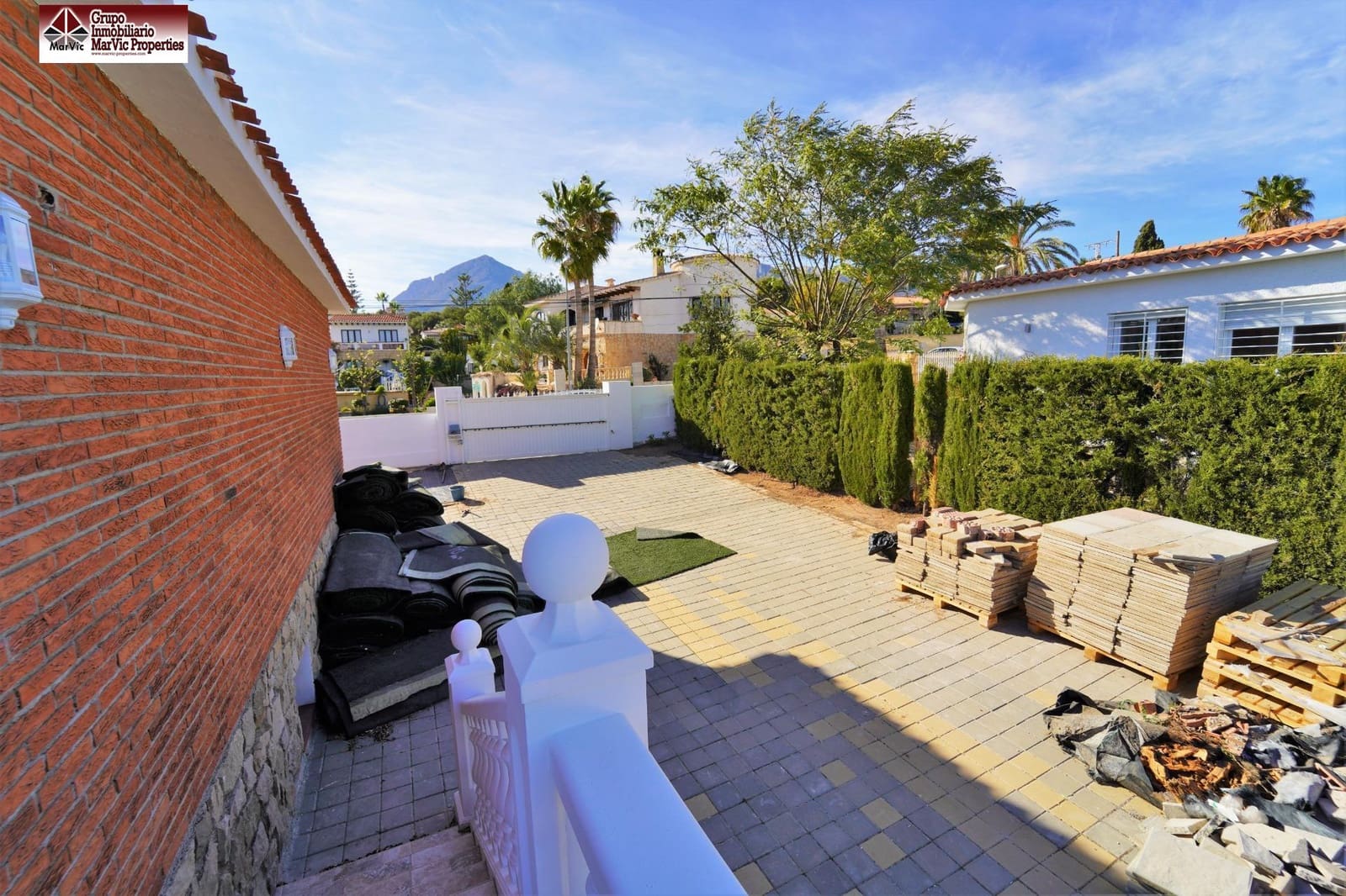 6 quarto Moradia para venda em La Nucia com piscina - 630 000 € (Ref: 9783024)