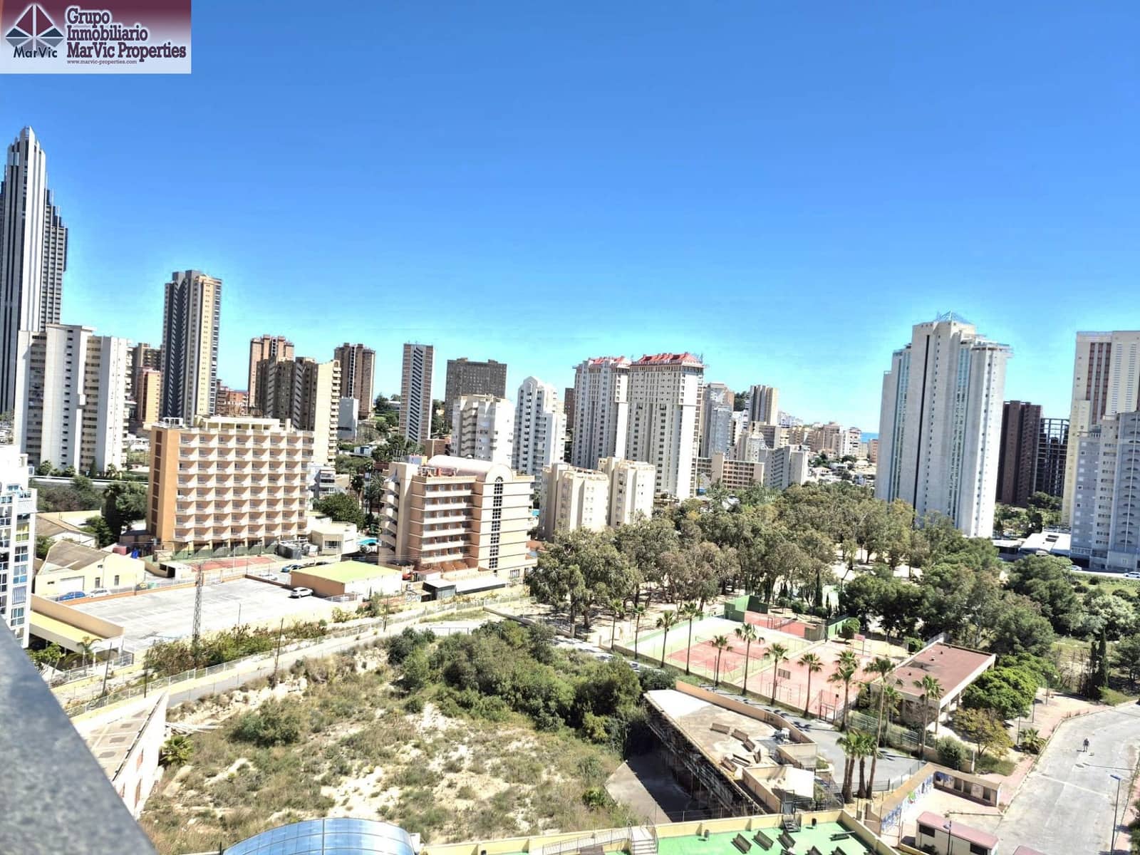 2 bedroom Apartment for sale in La Villajoyosa / Vila Joiosa with pool - € 209,000 (Ref: 9788430)