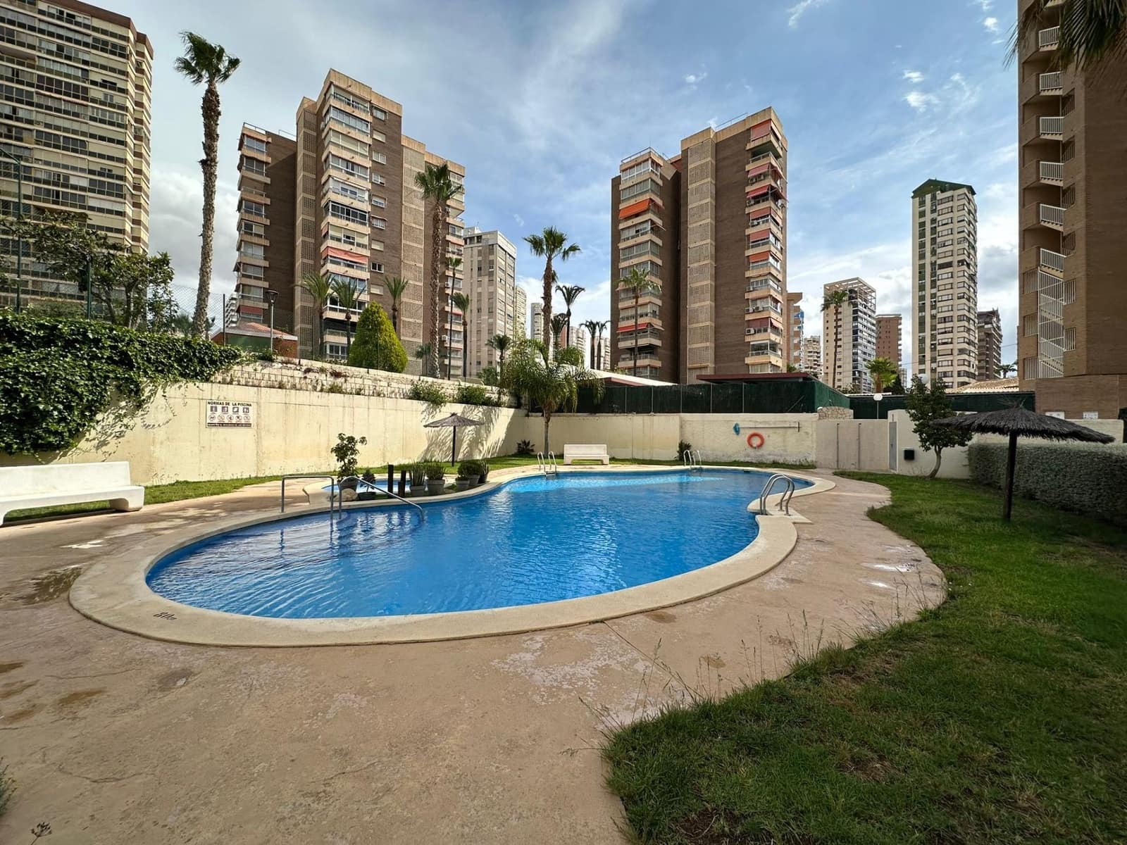 2 soverom Leilighet til salgs i Benidorm med svømmebasseng - € 325 000 (Ref: 9794662)