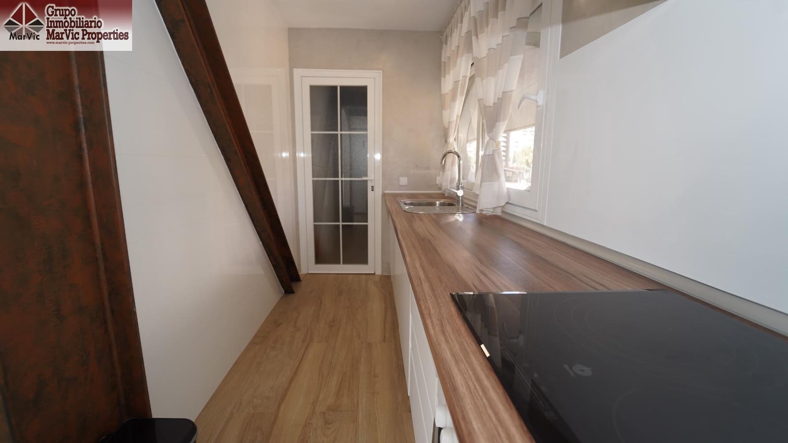 3 soverom Leilighet til leie i Benidorm med garasje - € 1 800 (Ref: 9804320)