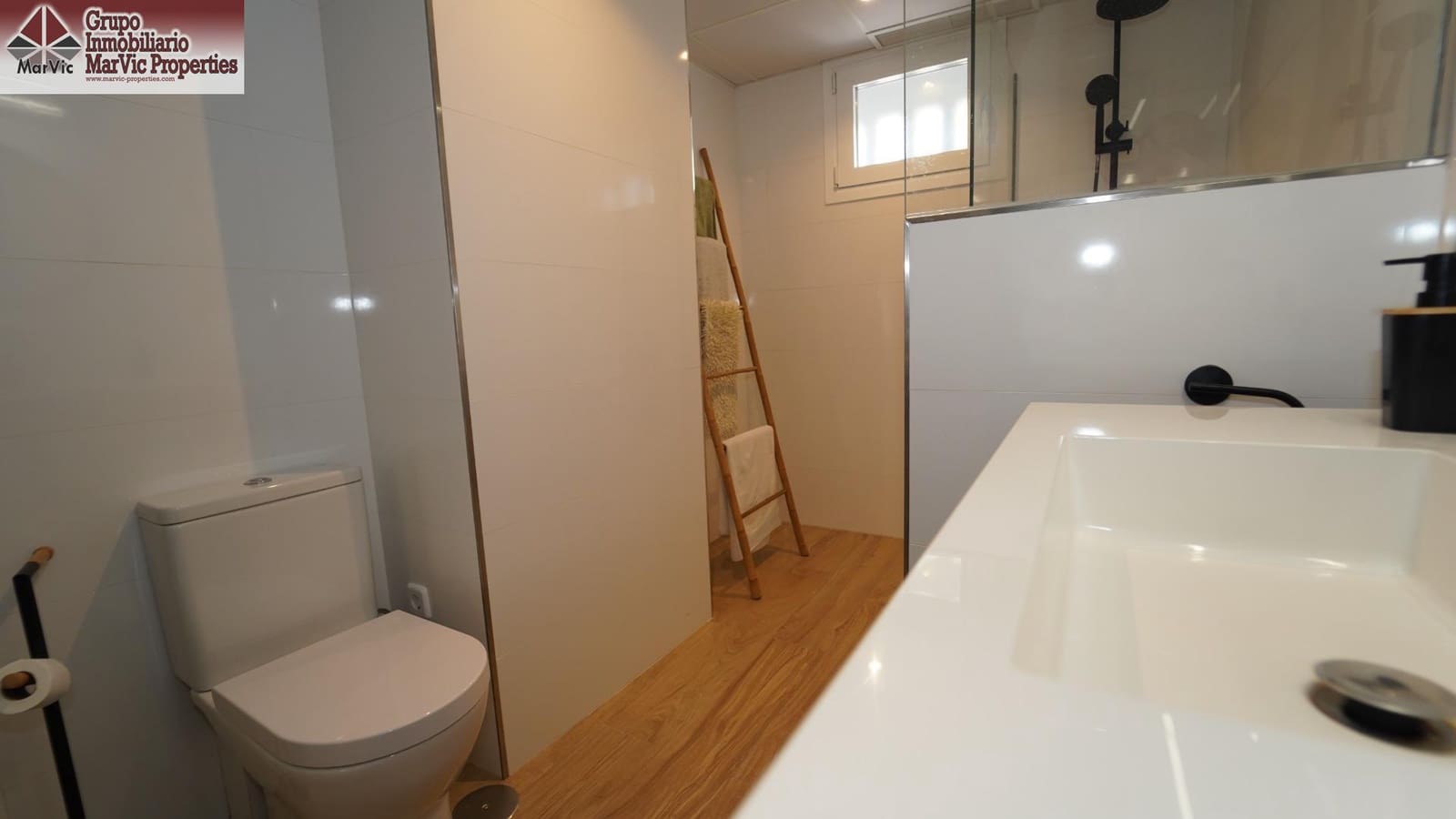 3 soverom Leilighet til leie i Benidorm med garasje - € 1 800 (Ref: 9804320)